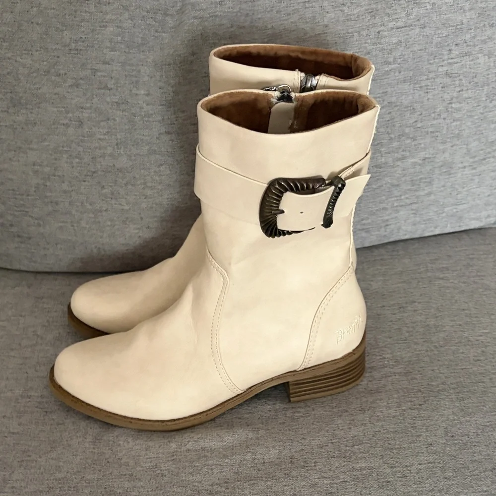 Women's Cream Mid-Calf Buckle Heeled Boots - Picture 3 of 3